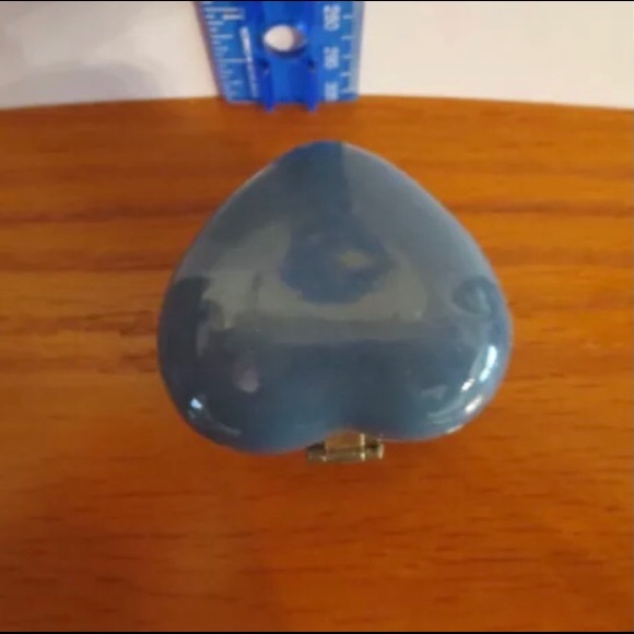 Porcelain Heart Shaped Trinket Box - Picture 6 of 6